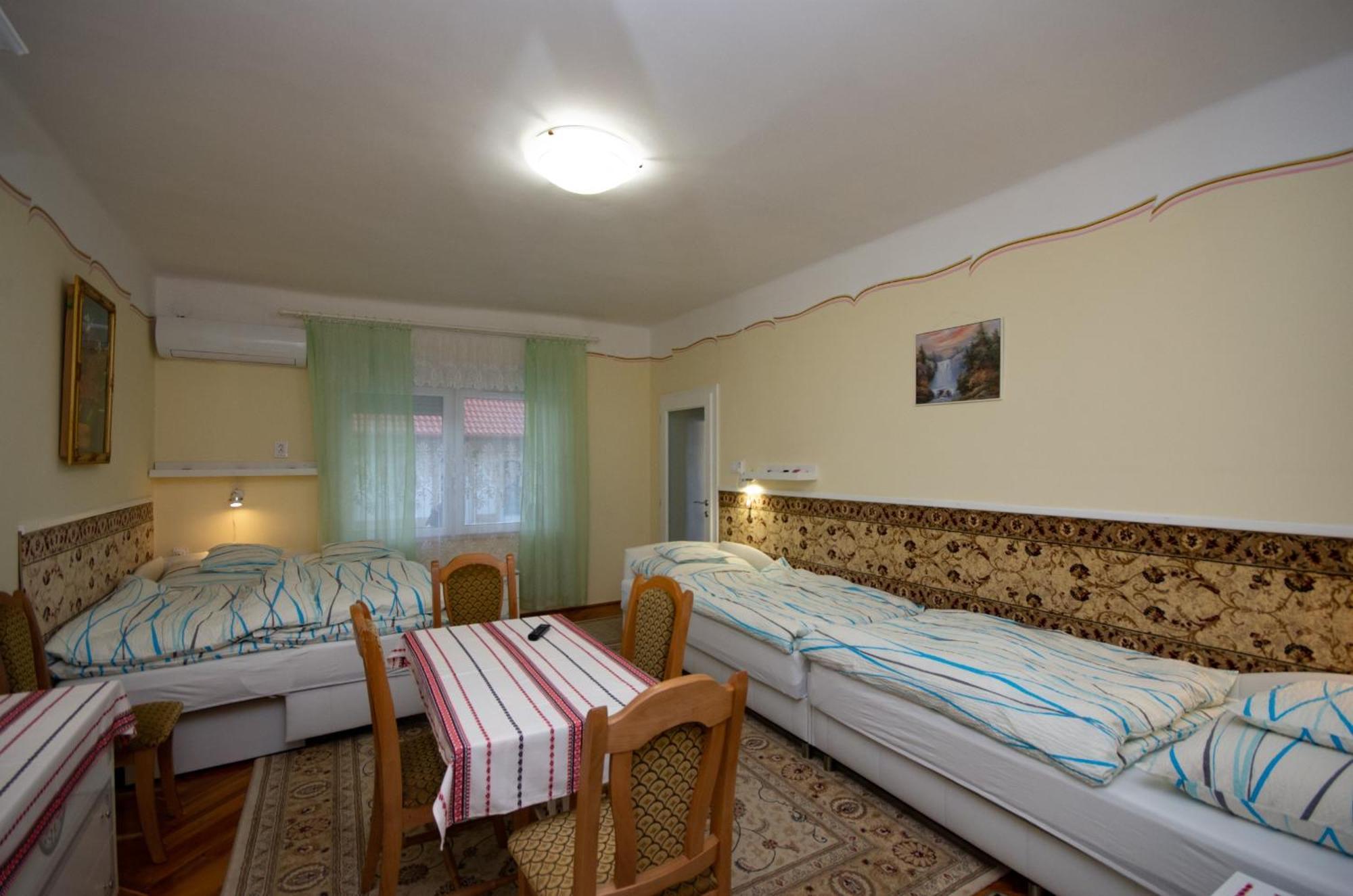 Amalia Apartman Gyula Exterior photo