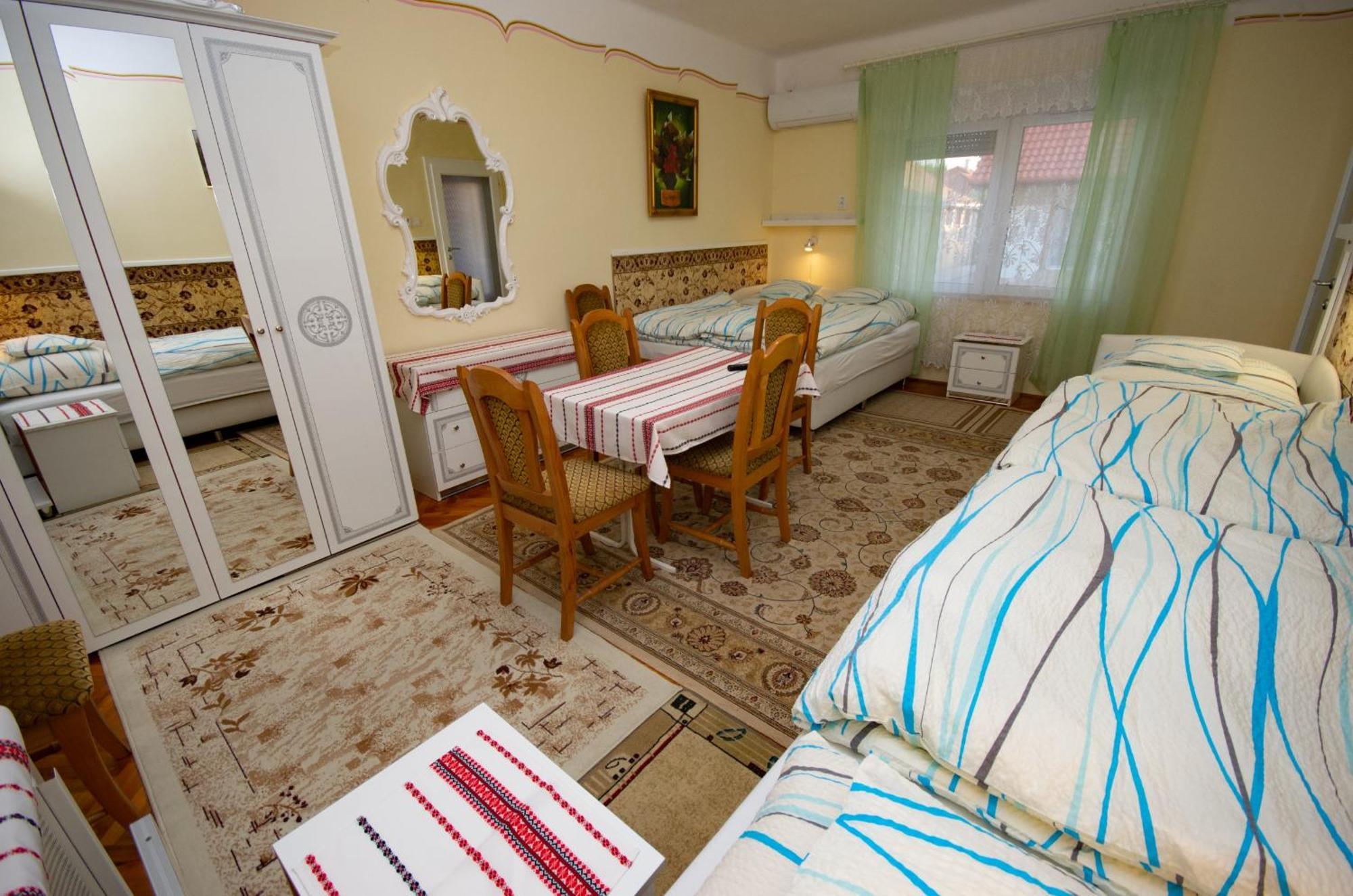 Amalia Apartman Gyula Exterior photo