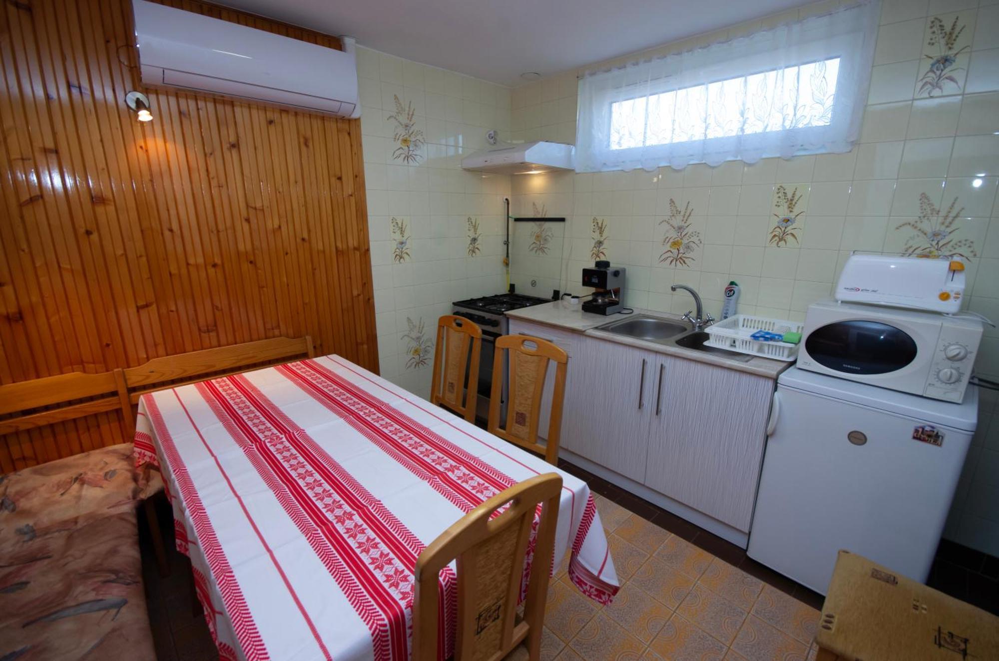Amalia Apartman Gyula Exterior photo