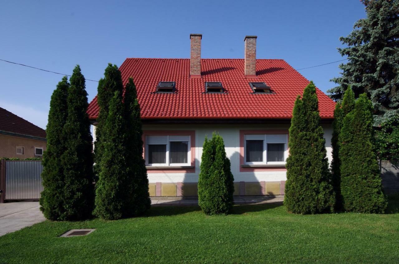 Amalia Apartman Gyula Exterior photo