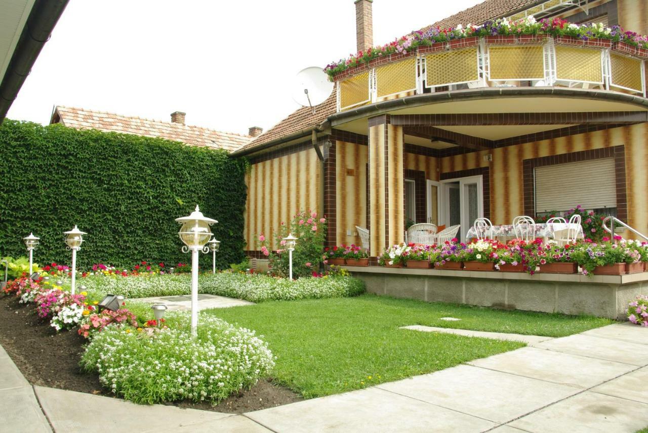 Amalia Apartman Gyula Exterior photo